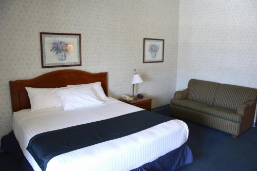 Travelodge by Wyndham Milwaukee image 7